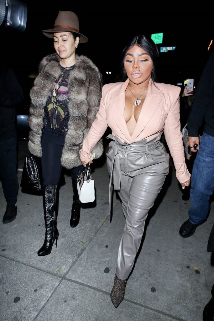 Hilariously Ugly Lil’ Kim Shows Her Boobs While Wearing Leather gallery, pic 140