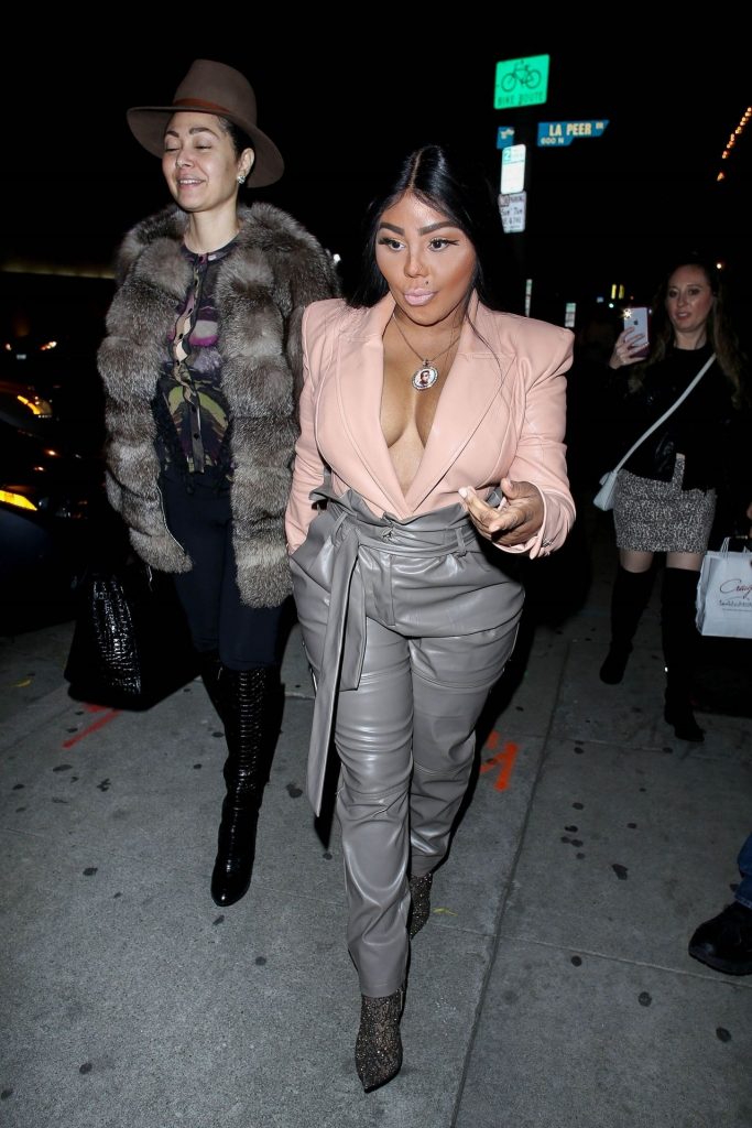 Hilariously Ugly Lil’ Kim Shows Her Boobs While Wearing Leather gallery, pic 144