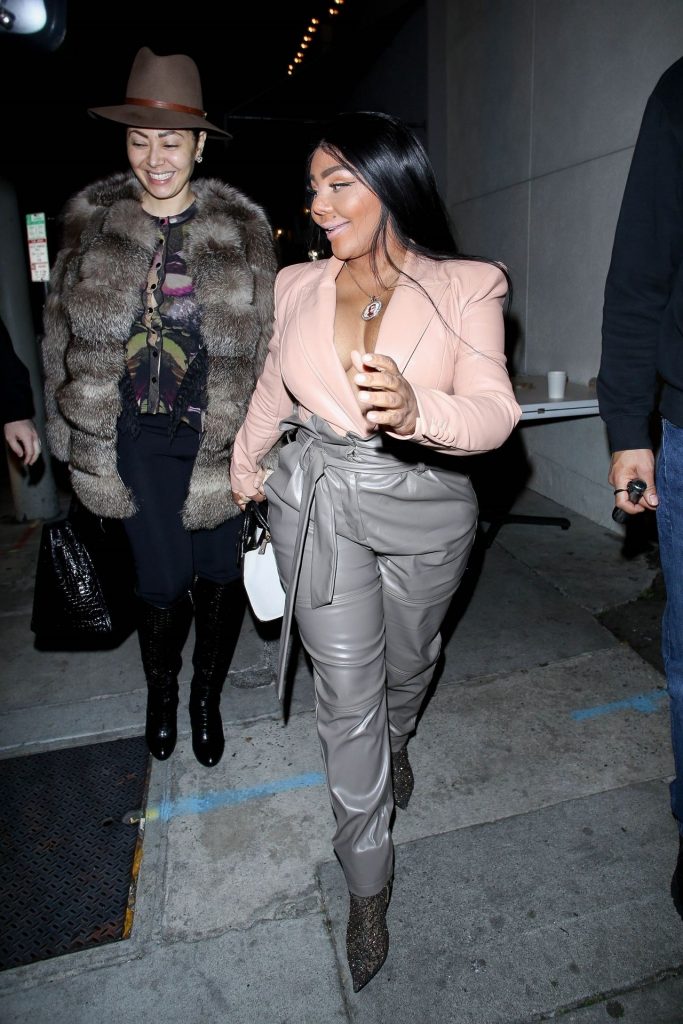 Hilariously Ugly Lil’ Kim Shows Her Boobs While Wearing Leather gallery, pic 152