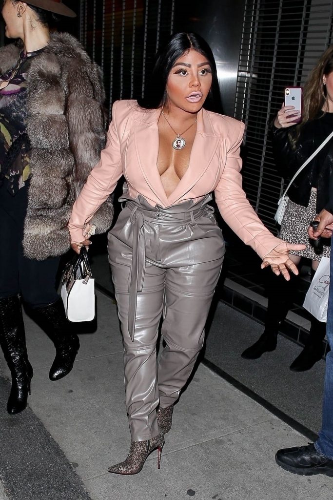 Hilariously Ugly Lil’ Kim Shows Her Boobs While Wearing Leather gallery, pic 162