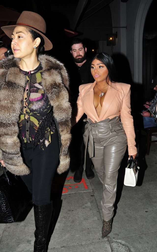 Hilariously Ugly Lil’ Kim Shows Her Boobs While Wearing Leather gallery, pic 184