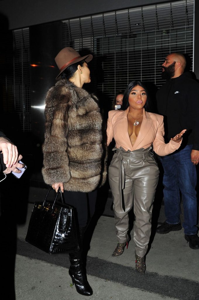 Hilariously Ugly Lil’ Kim Shows Her Boobs While Wearing Leather gallery, pic 196