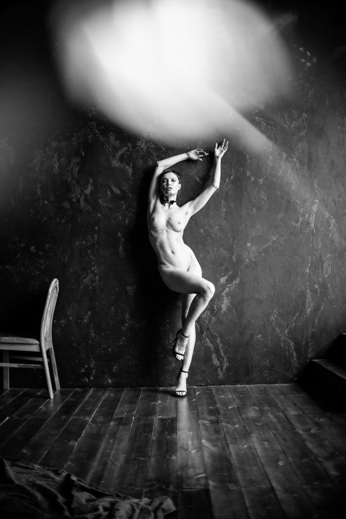 Short-Haired Russian Brunette Oksana Chucha Exposing Her Nude Bod gallery, pic 4