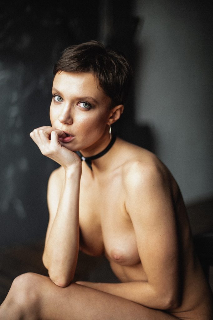 Short-Haired Russian Brunette Oksana Chucha Exposing Her Nude Bod gallery, pic 16
