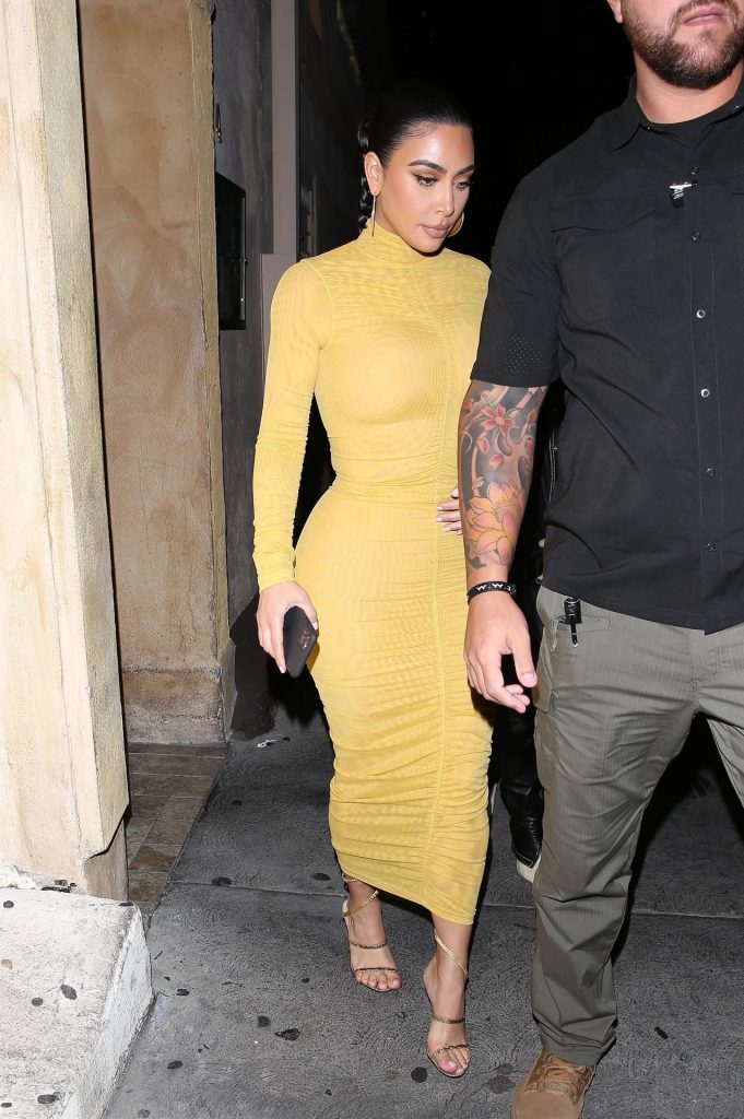 Kim Kardashian Shows Her Famous Curves in a Skintight Dress gallery, pic 2