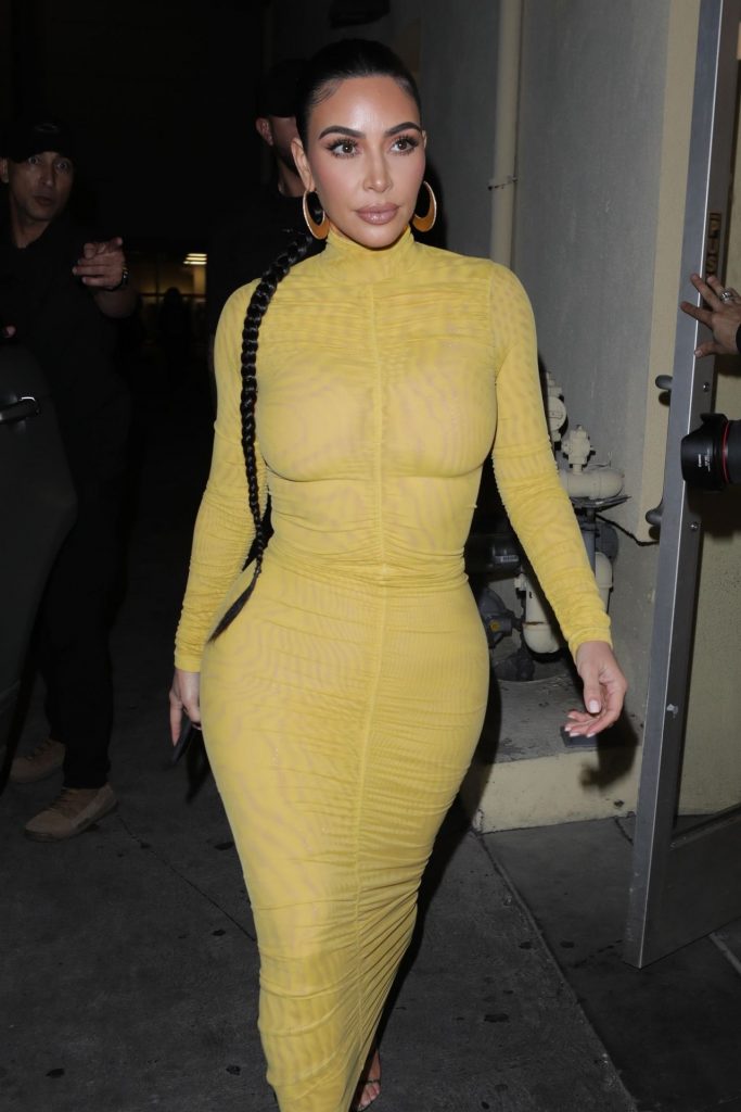 Kim Kardashian Shows Her Famous Curves in a Skintight Dress gallery, pic 26