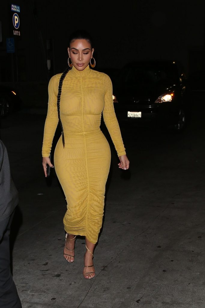 Kim Kardashian Shows Her Famous Curves in a Skintight Dress gallery, pic 34