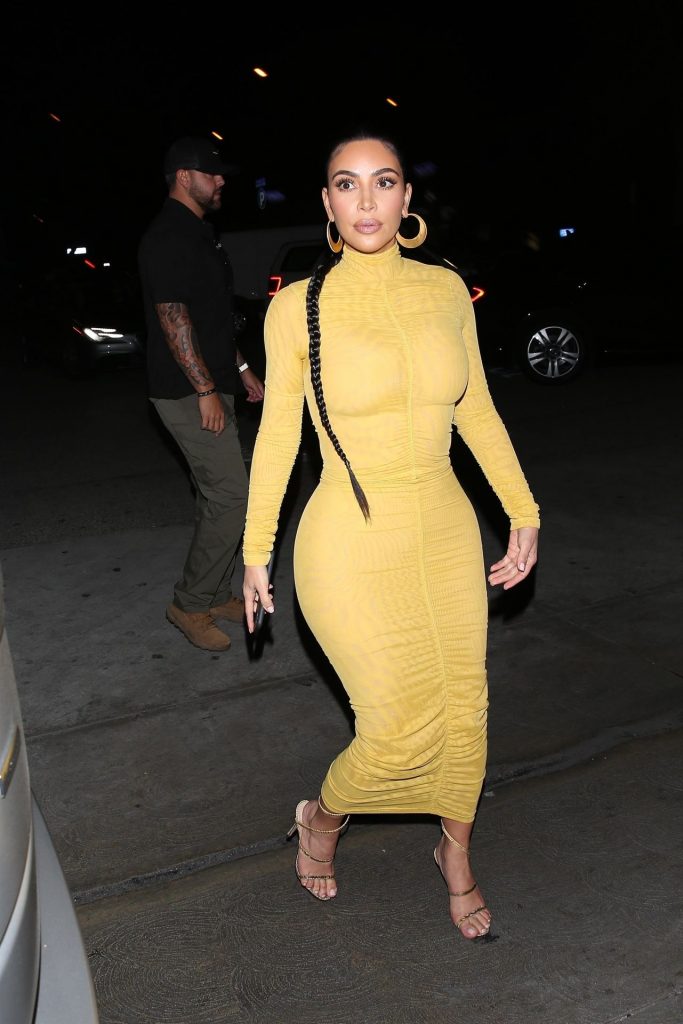 Kim Kardashian Shows Her Famous Curves in a Skintight Dress gallery, pic 36