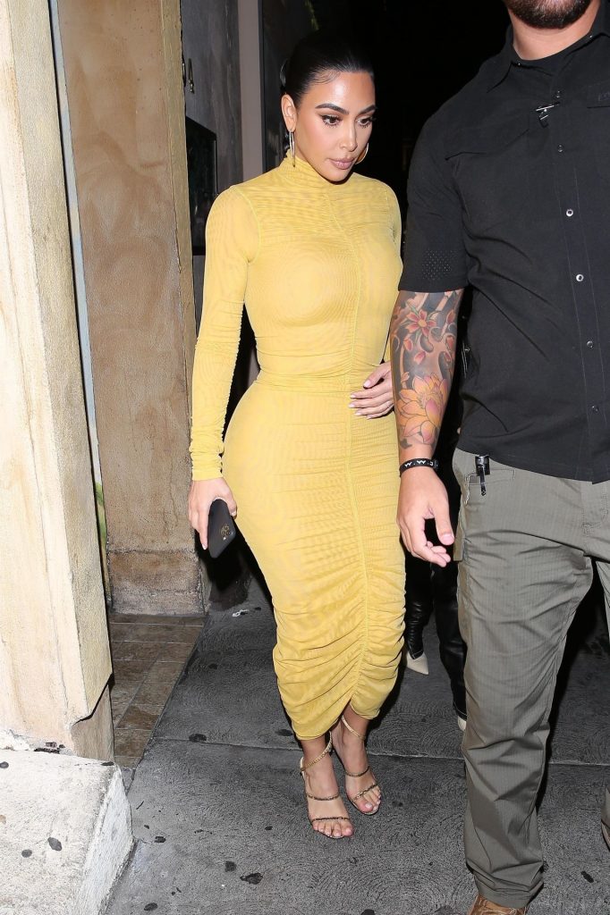 Kim Kardashian Shows Her Famous Curves in a Skintight Dress gallery, pic 4