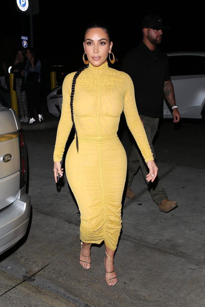 Kim Kardashian Shows Her Famous Curves in a Skintight Dress gallery, pic 48