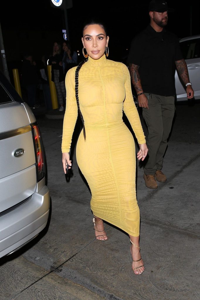 Kim Kardashian Shows Her Famous Curves in a Skintight Dress gallery, pic 50