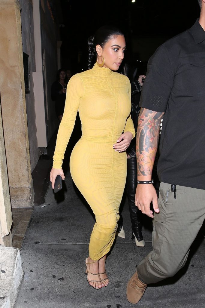 Kim Kardashian Shows Her Famous Curves in a Skintight Dress gallery, pic 52