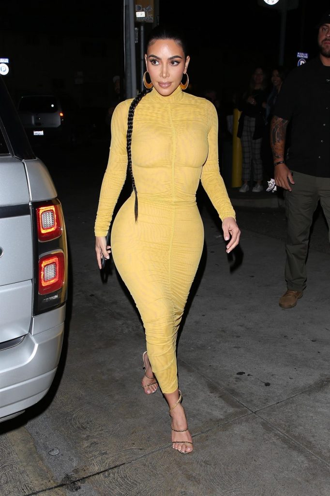 Kim Kardashian Shows Her Famous Curves in a Skintight Dress gallery, pic 58