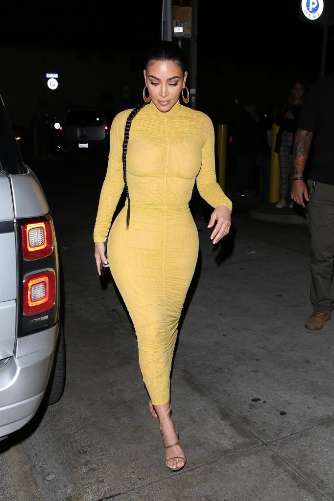 Kim Kardashian Shows Her Famous Curves in a Skintight Dress gallery, pic 60