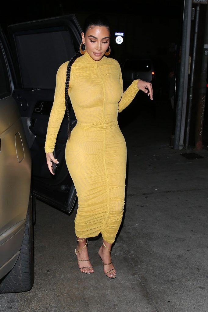 Kim Kardashian Shows Her Famous Curves in a Skintight Dress gallery, pic 68