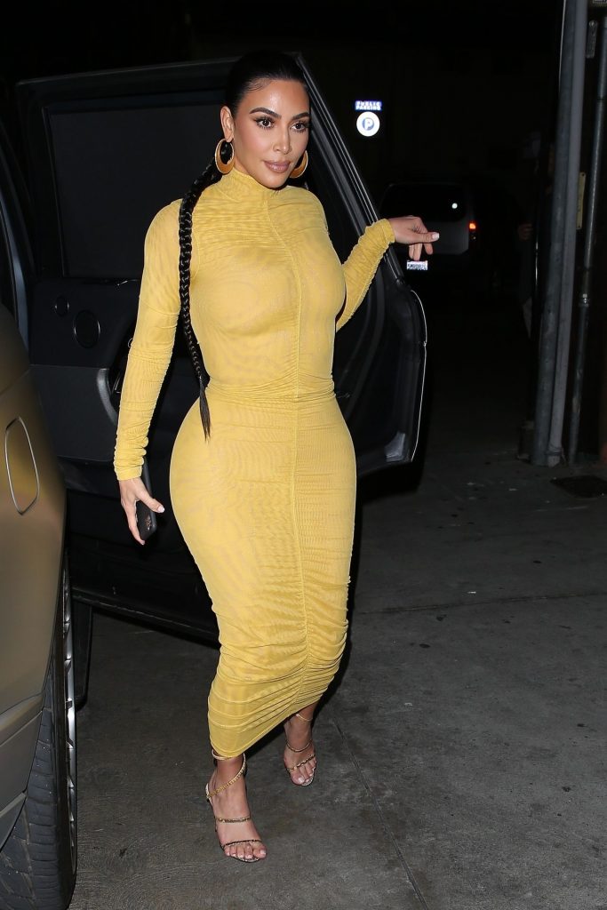 Kim Kardashian Shows Her Famous Curves in a Skintight Dress gallery, pic 70