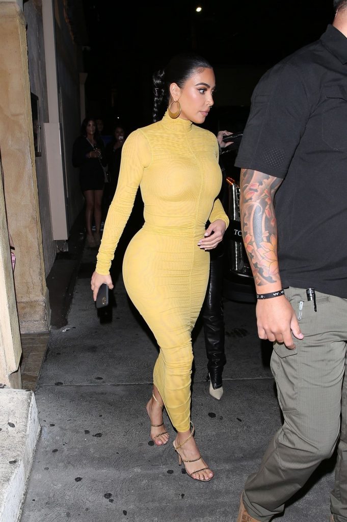 Kim Kardashian Shows Her Famous Curves in a Skintight Dress gallery, pic 74