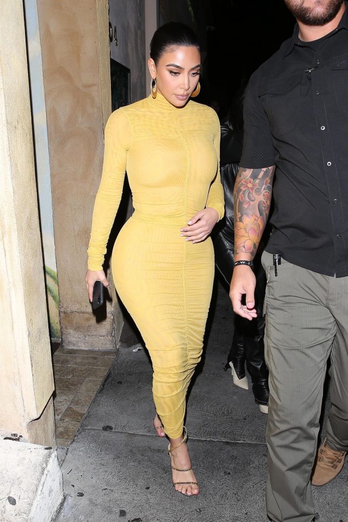 Kim Kardashian Shows Her Famous Curves in a Skintight Dress gallery, pic 76