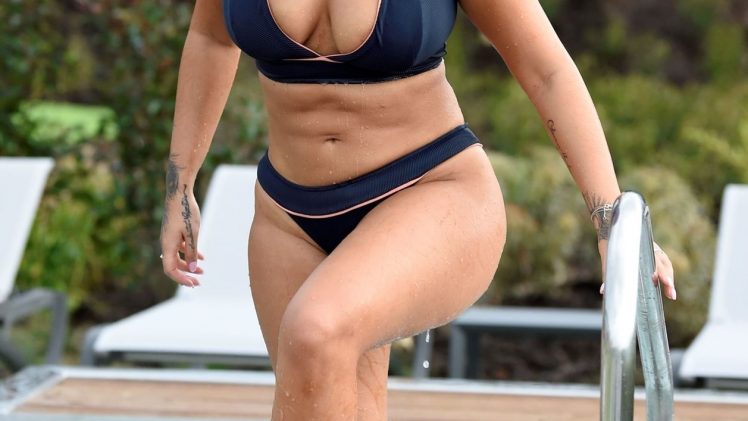 Thick Reality TV Star Malin Andersson Enjoy a Spa Day (24 HQ Pictures)
