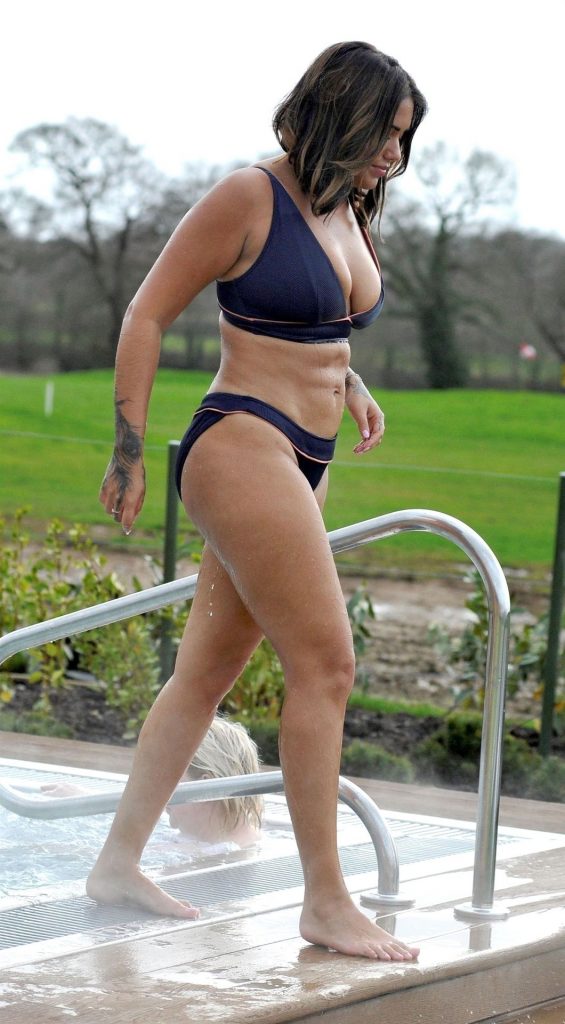 Thick Reality TV Star Malin Andersson Enjoy a Spa Day  gallery, pic 12