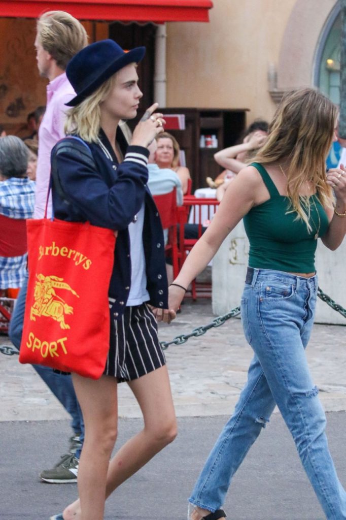 Ashley Benson and Cara Delevingne Making Out and Hanging Out gallery, pic 62