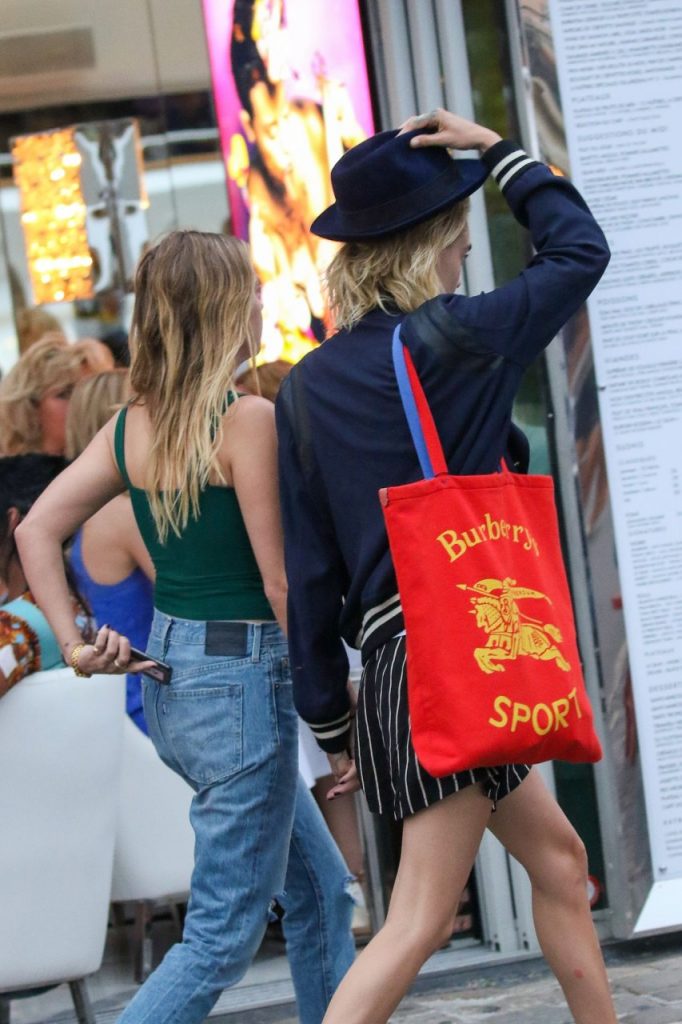 Ashley Benson and Cara Delevingne Making Out and Hanging Out gallery, pic 82