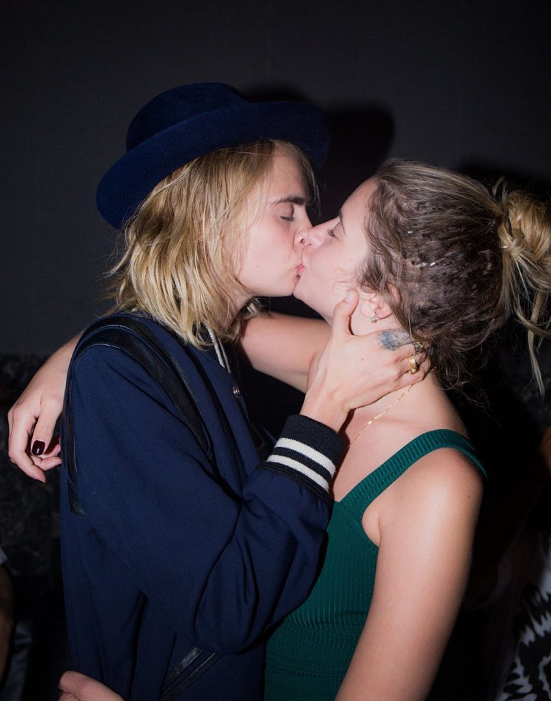 Ashley Benson and Cara Delevingne Making Out and Hanging Out gallery, pic 12