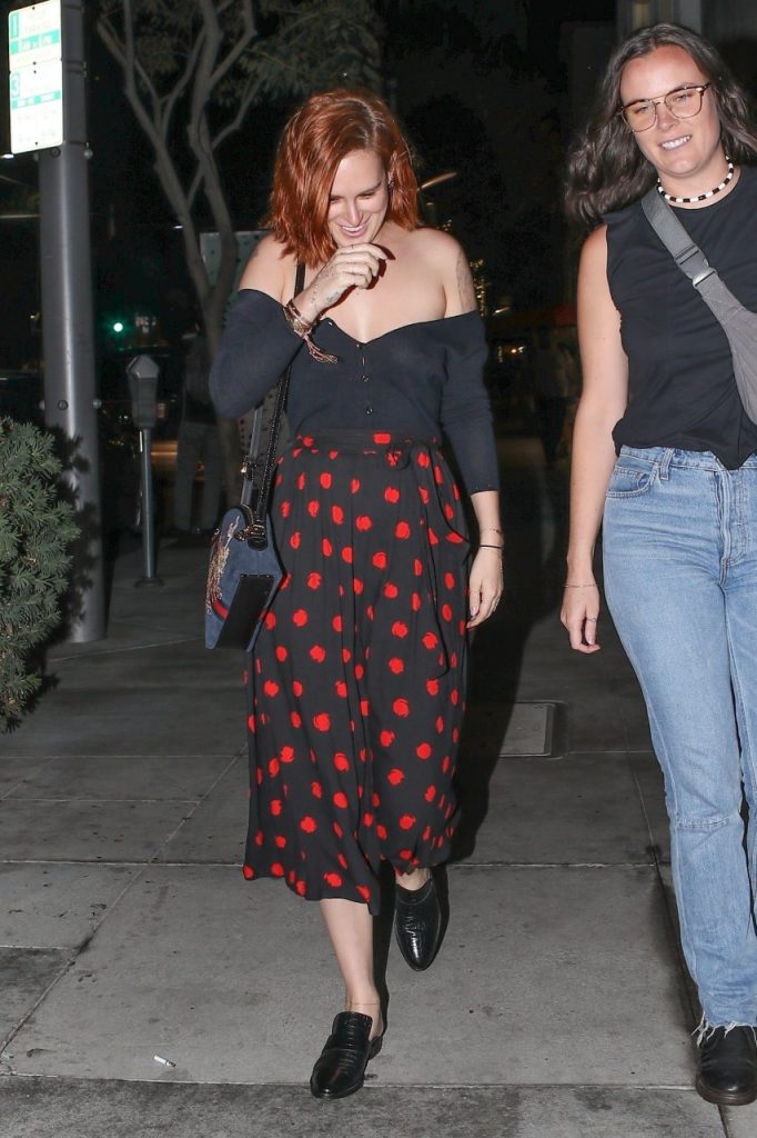 Ravishing Redhead Rumer Willis Showing Her Tits in a Transparent Shirt gallery, pic 32