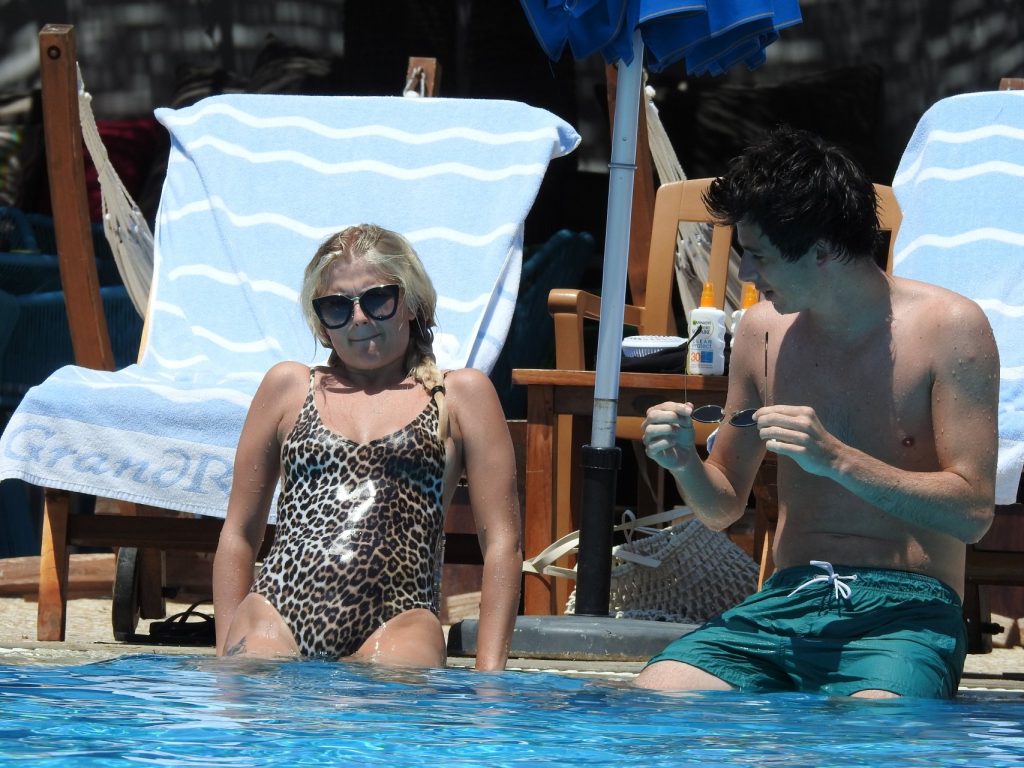Blonde Lucy Fallon Looks Great in a One-Piece Leopard Print Swimsuit gallery, pic 20