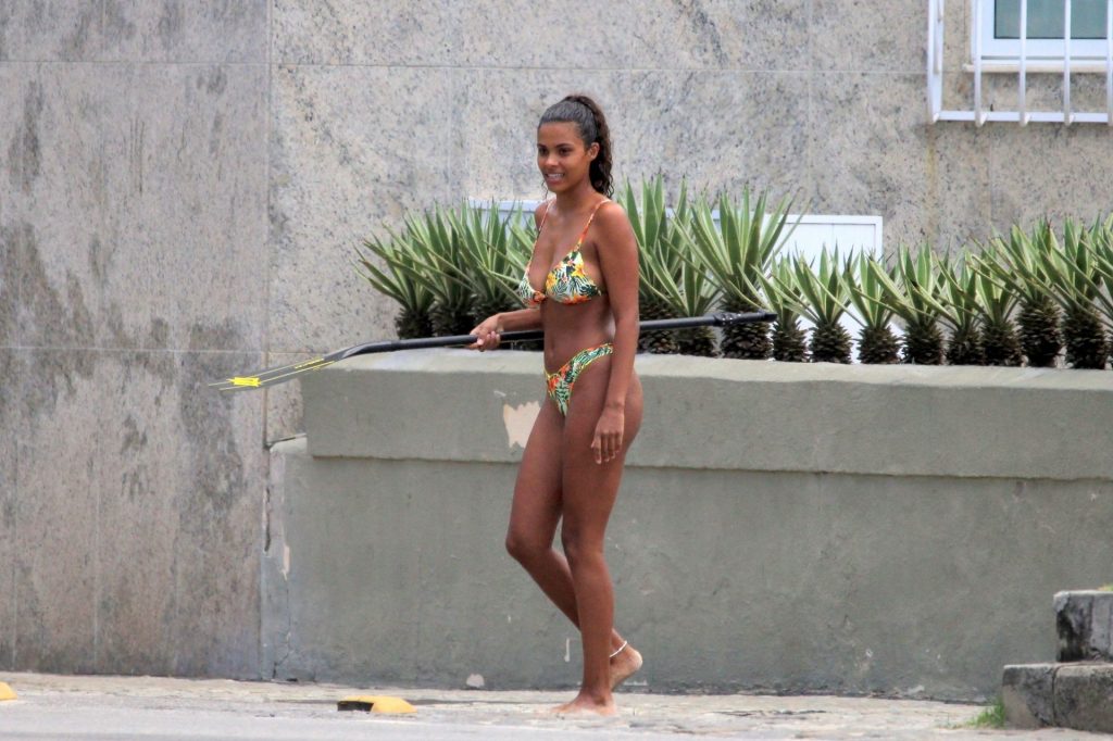 Bikini-Wearing Tina Kunakey Having Lots of Fun in the Sun with Her Hubby gallery, pic 40