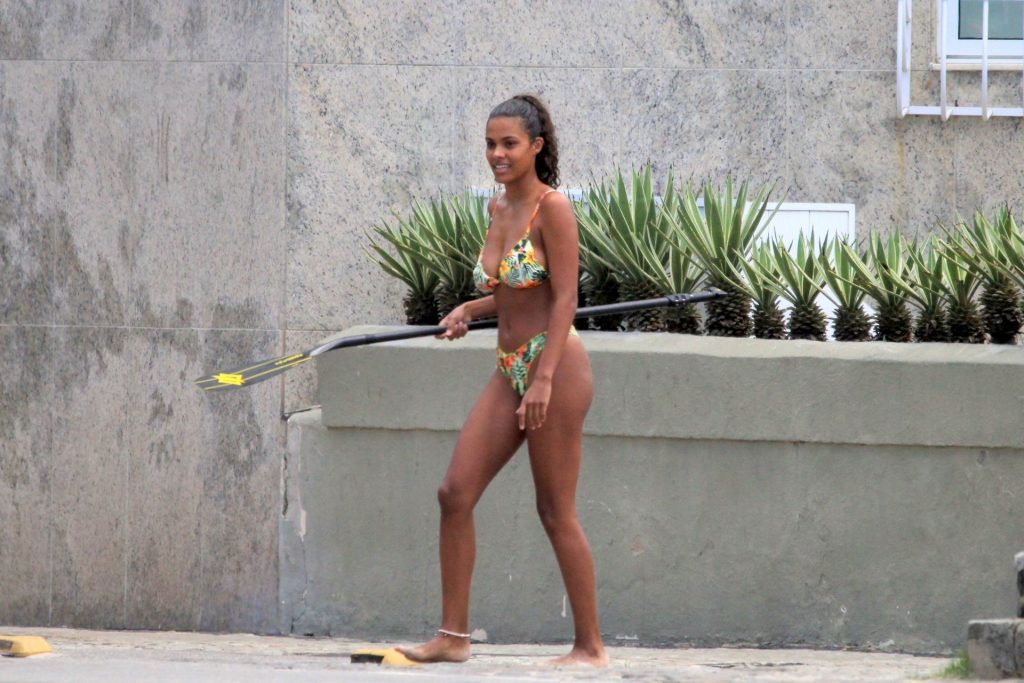 Bikini-Wearing Tina Kunakey Having Lots of Fun in the Sun with Her Hubby gallery, pic 18