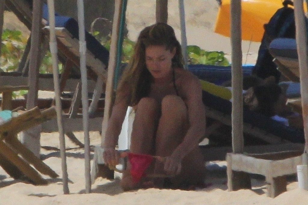 Topless Doutzen Kroes Showing Her Small Breasts and Looking Hot in a Bikini gallery, pic 32