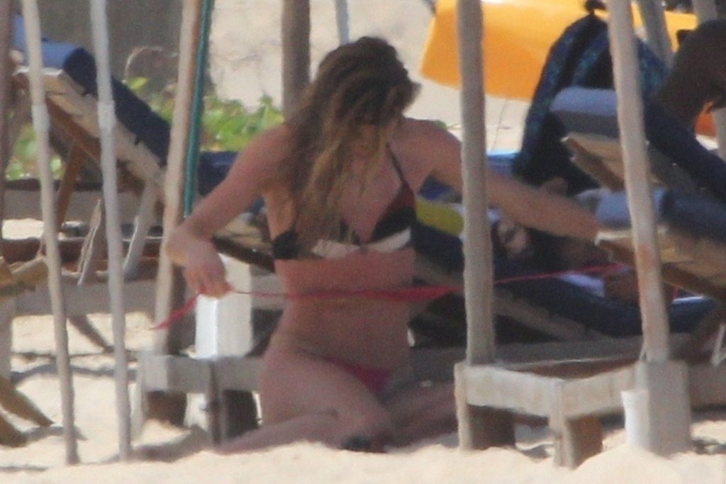 Topless Doutzen Kroes Showing Her Small Breasts and Looking Hot in a Bikini gallery, pic 42
