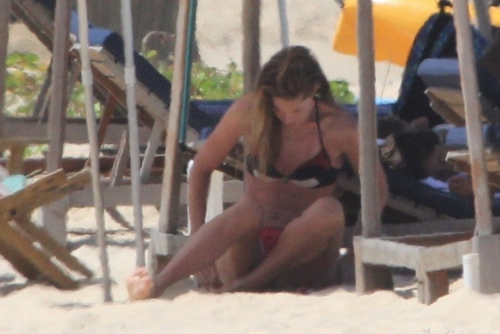 Topless Doutzen Kroes Showing Her Small Breasts and Looking Hot in a Bikini gallery, pic 72