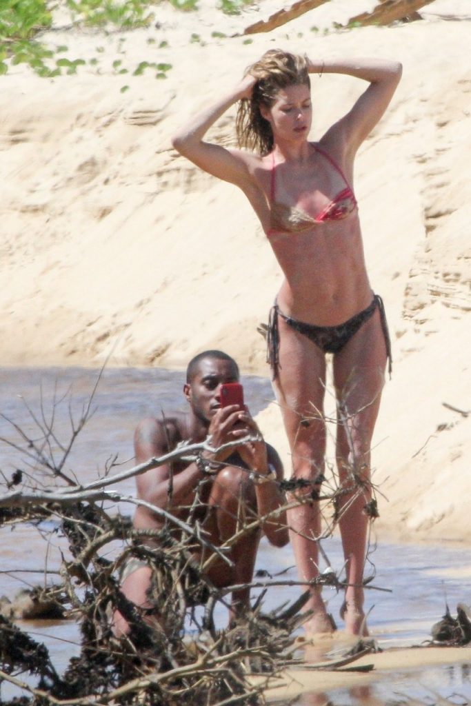 Topless Doutzen Kroes Showing Her Small Breasts and Looking Hot in a Bikini gallery, pic 8