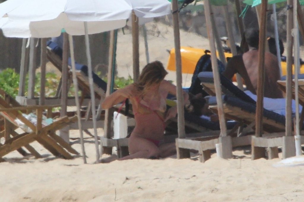 Topless Doutzen Kroes Showing Her Small Breasts and Looking Hot in a Bikini gallery, pic 14