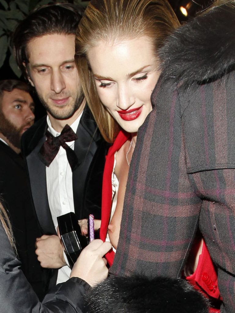 Scrawny Hottie Rosie Huntington-Whiteley Flashing Her Breast on Camera gallery, pic 10