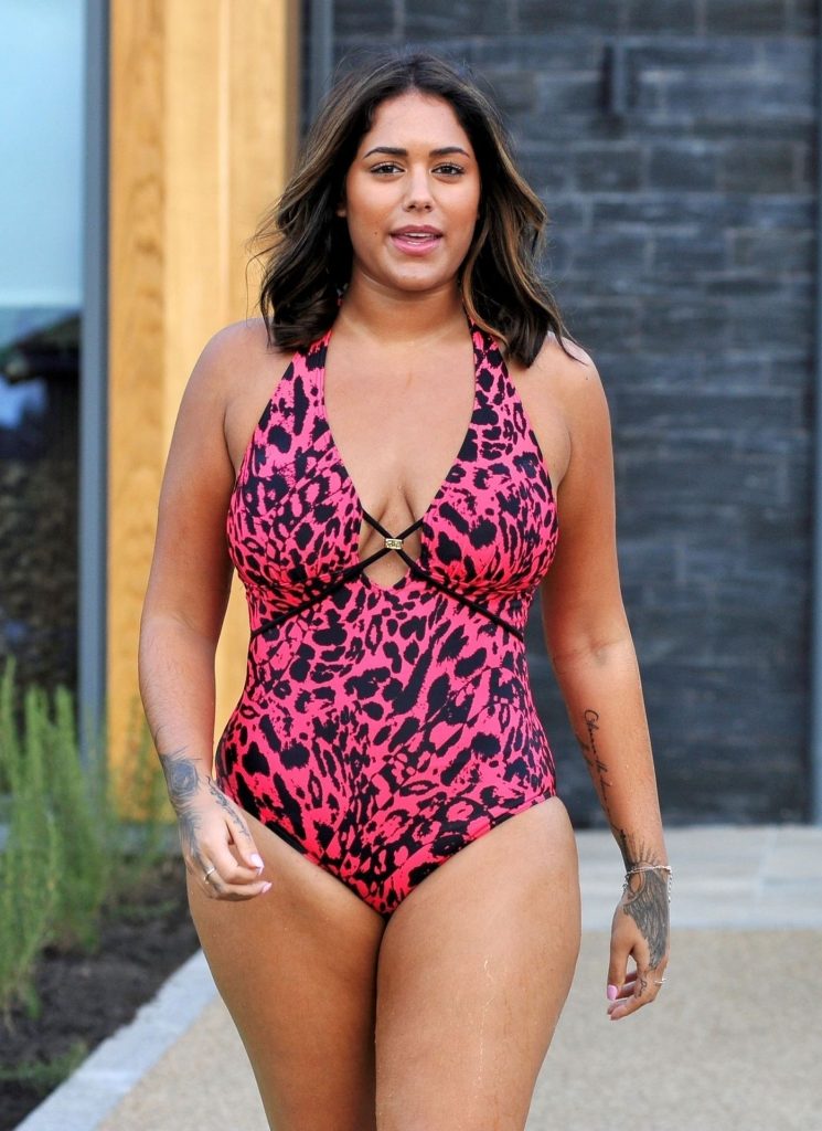 Chubby Brunette Malin Andersson Shows Her Curves in a One-Piece Swimsuit gallery, pic 4