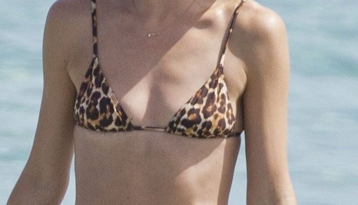 Bikini-Wearing Doutzen Kroes Shows Her Perfect Body on the Beach