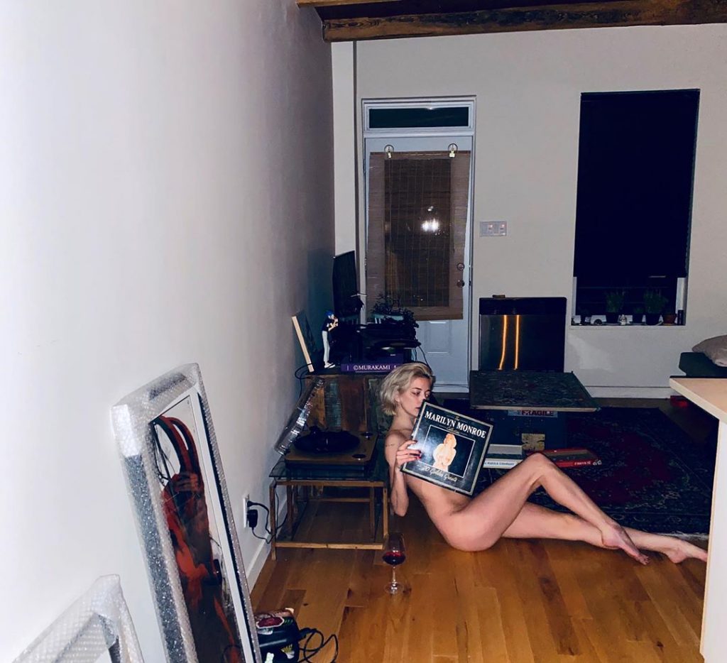 Kinky Caroline Vreeland Shows Her Bikini Bod and Poses Naked As Well gallery, pic 16