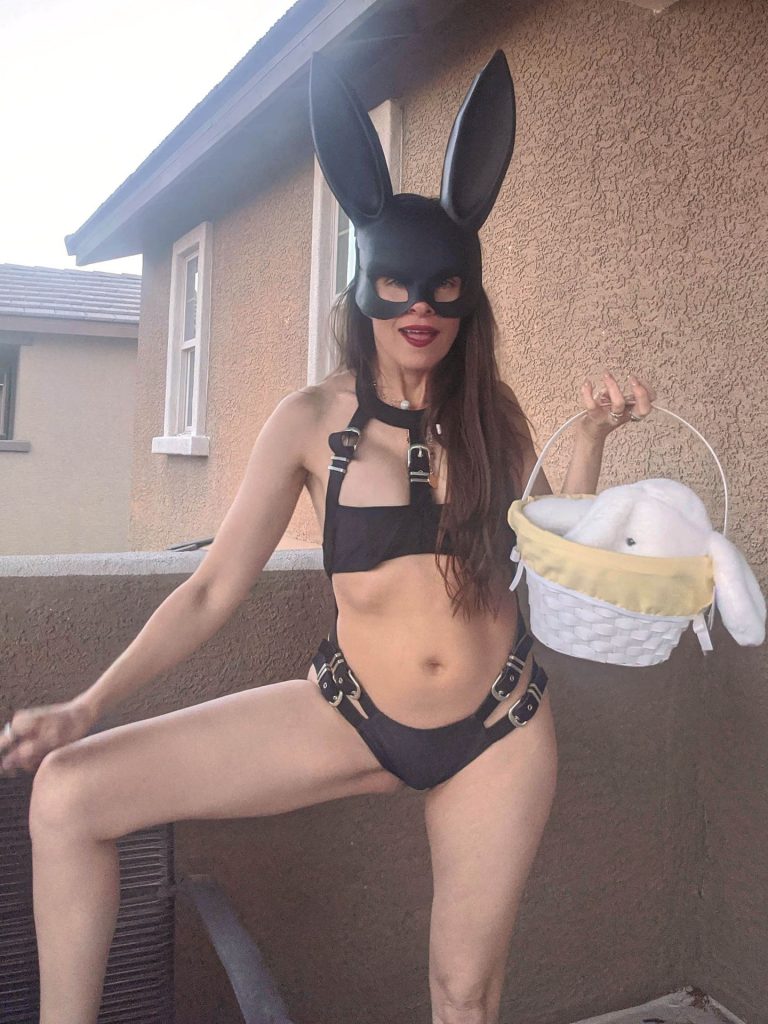 Alicia Arden Celebrates Easter By Being Extra-Slutty gallery, pic 2