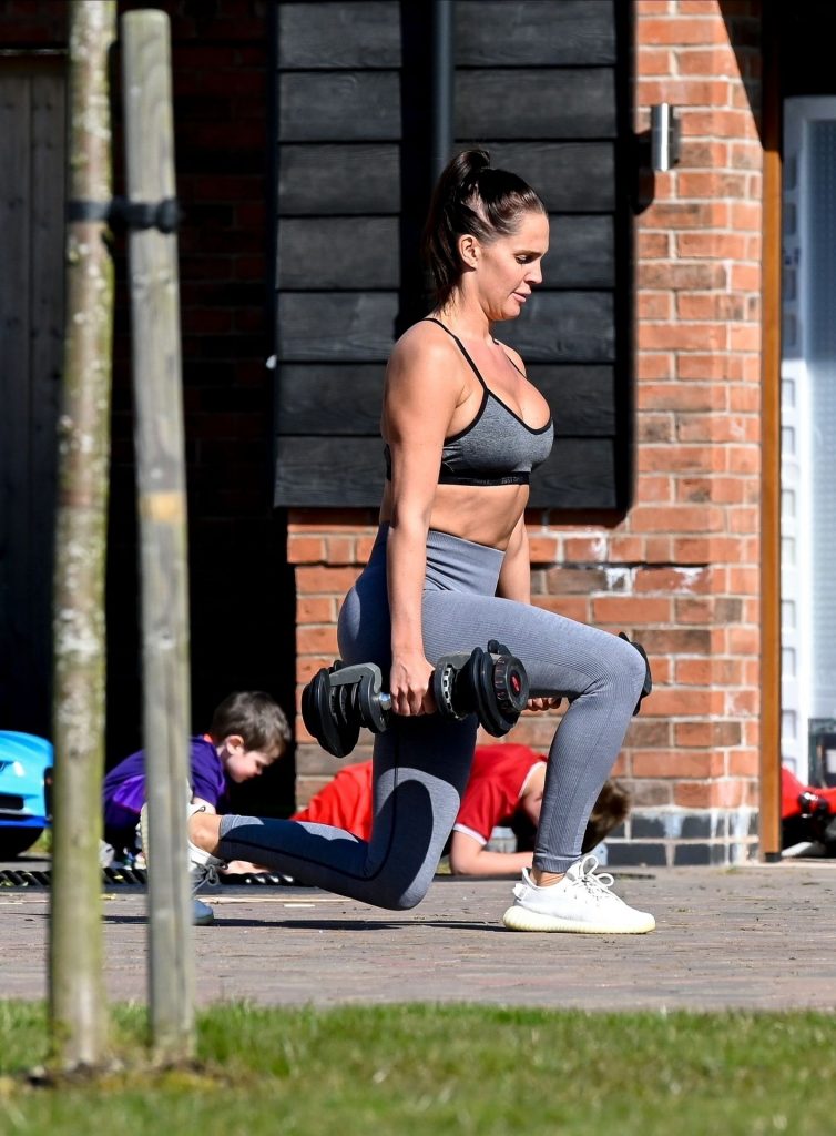 Sporty Hottie Danielle Lloyd Working Out and Getting All Sweaty gallery, pic 25