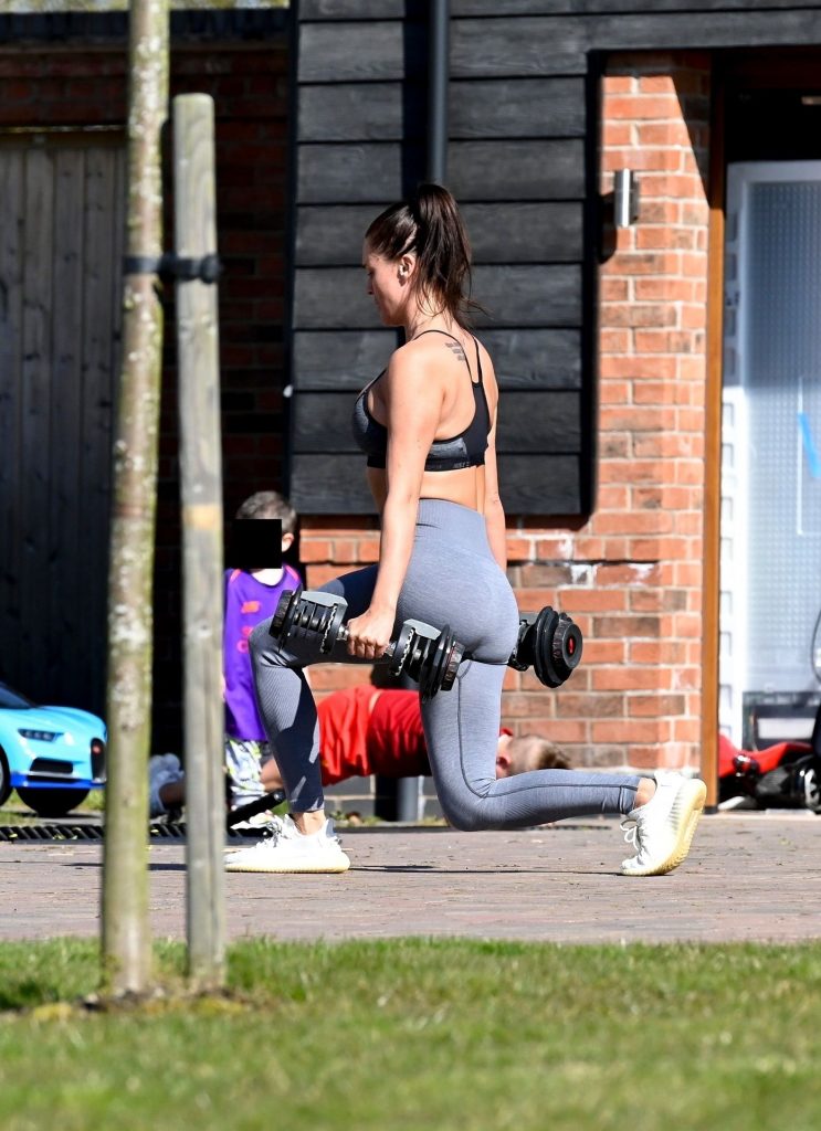 Sporty Hottie Danielle Lloyd Working Out and Getting All Sweaty gallery, pic 26