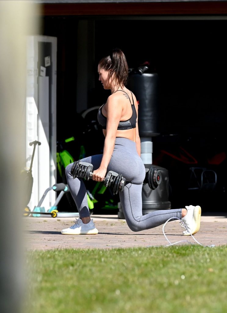 Sporty Hottie Danielle Lloyd Working Out and Getting All Sweaty gallery, pic 27