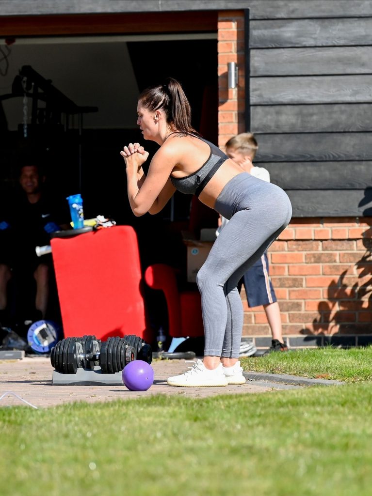 Sporty Hottie Danielle Lloyd Working Out and Getting All Sweaty gallery, pic 35