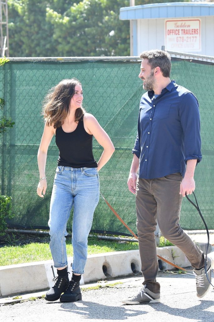 Braless Ana de Armas Making Out with Ben Affleck gallery, pic 32