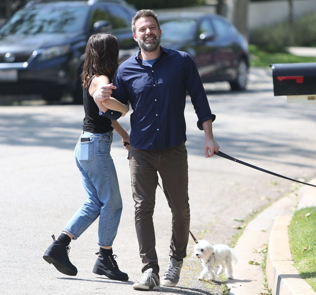 Braless Ana de Armas Making Out with Ben Affleck gallery, pic 116