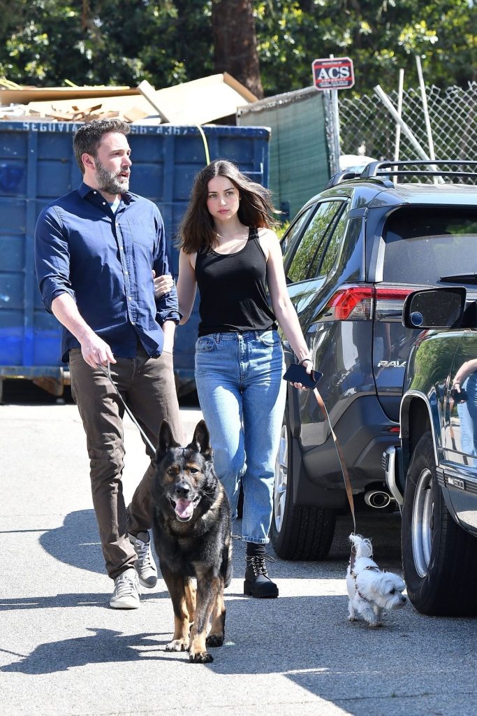 Braless Ana de Armas Making Out with Ben Affleck gallery, pic 14