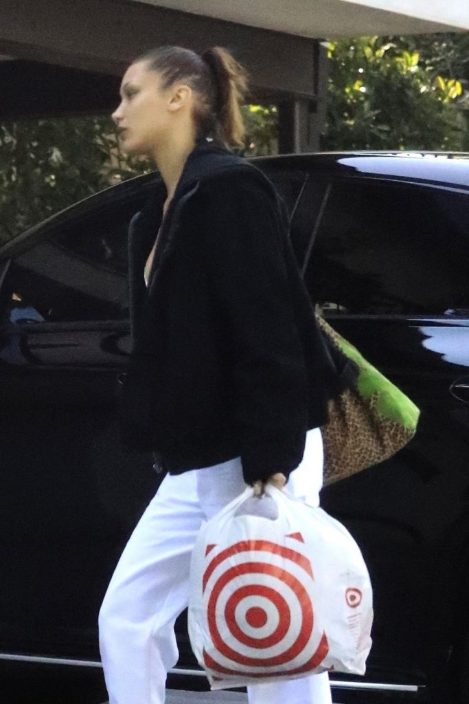 Bella Hadid Sideboob Pictures Supermodel Showing Her Tits In Public The Fappening