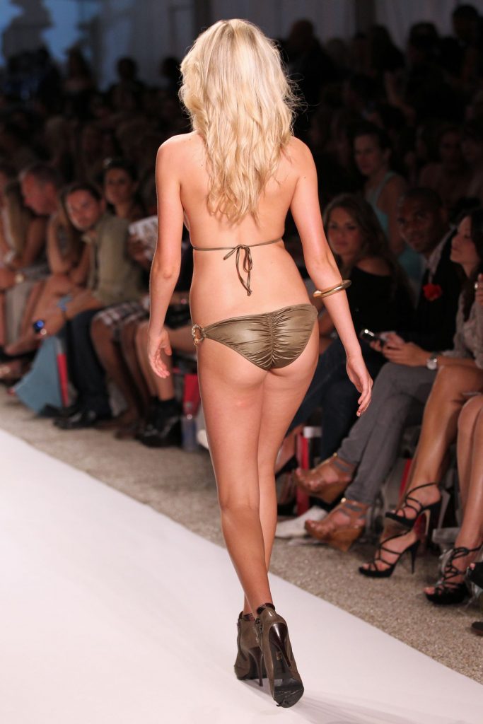 Barely Legal Kate Upton Showing Her Goodies on the Runway gallery, pic 22